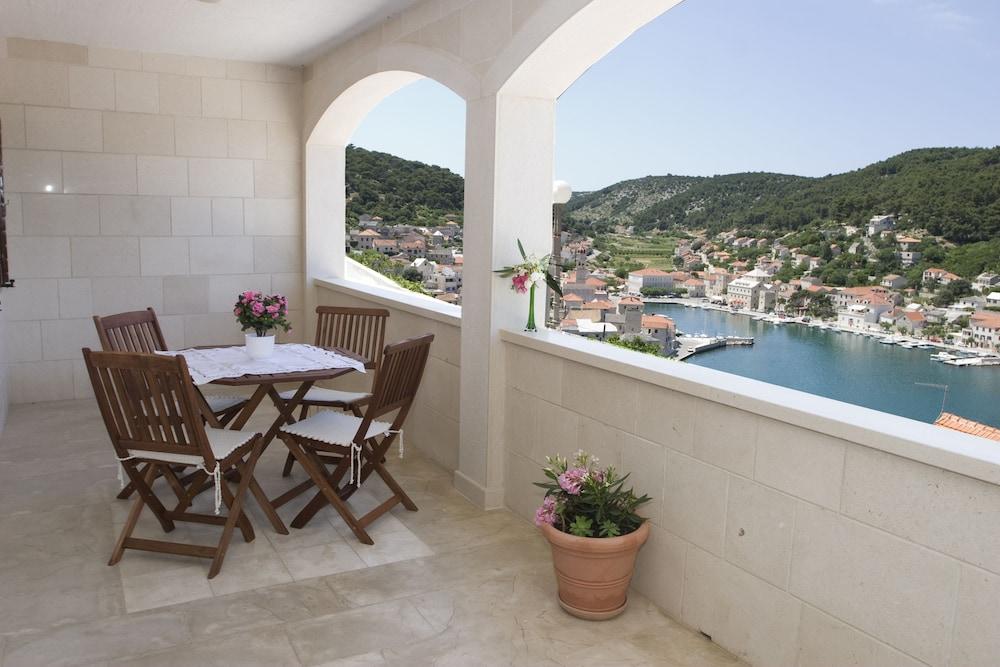 Pucisca Villa Postira Exterior photo