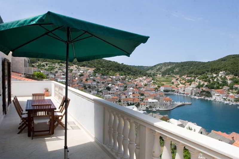 Pucisca Villa Postira Exterior photo